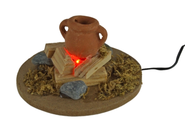 Feuerstelle mit Tonkrug