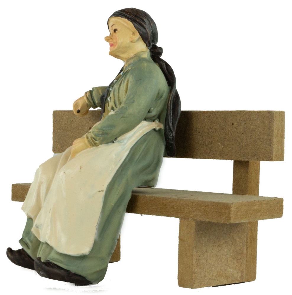 Handbemalte Krippenfigur Großmutter sitzend inkl. Bank, ca. 8 cm, K 925