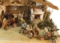 Mobile Preview: Stimmungsvolle Weihnachtskrippe Gotthard hell inkl. 24-tlg. Figurensatz K 002, Maße Krippe: ca. 90 x 40 x 40 cm