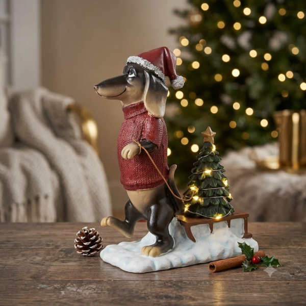 Weihnachtszauber auf vier Pfoten: Dackel mit Weihnachtsbaum-Schlitten