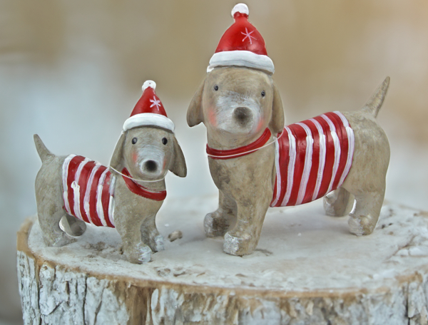 2er-Set in Grau - Dekofiguren Hunde im Weihnachts-Outfit