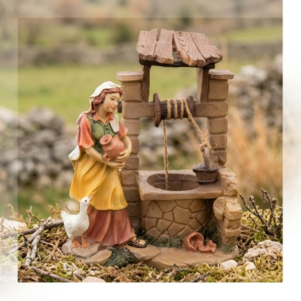 Handbemalte Krippenfigur Magd mit Krug am Brunnen, ca. 10 cm, K 902