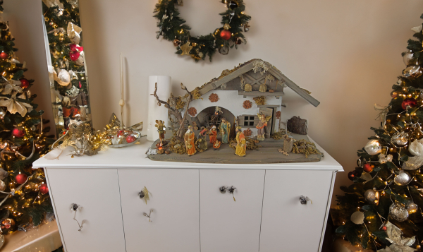 Festliche Weihnachtskrippe Basel grau inkl. 12-tlg. Figurensatz K 650-9, Maße Krippe: ca. 55 x 20 x 28 cm