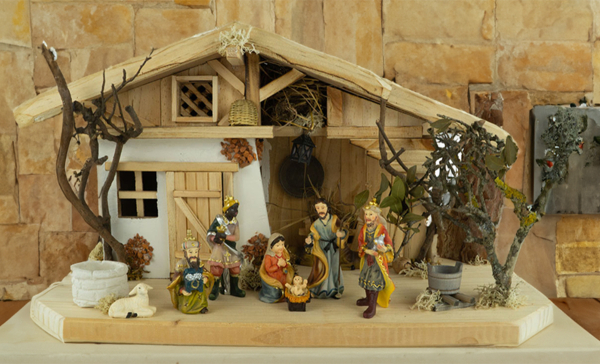 Festliche Weihnachtskrippe Himmelgarten inkl. 10-tlg. Figurensatz K 132, Maße: ca. 45 x 20 x 22 cm