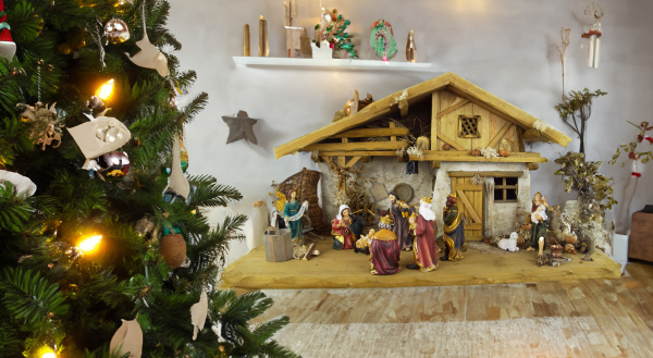 Wunderschöne Weihnachtskrippe Olbernhau inkl. 11-tlg. Figurensatz K 604, Maße Krippe: ca. 60m x 30 x 30 cm