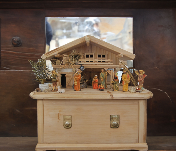 Traditionelle Weihnachtskrippe Roth inkl. 12-tlg. Figurensatz K 650-9, Maße Krippe: ca. 50 x 20 x 26 cm