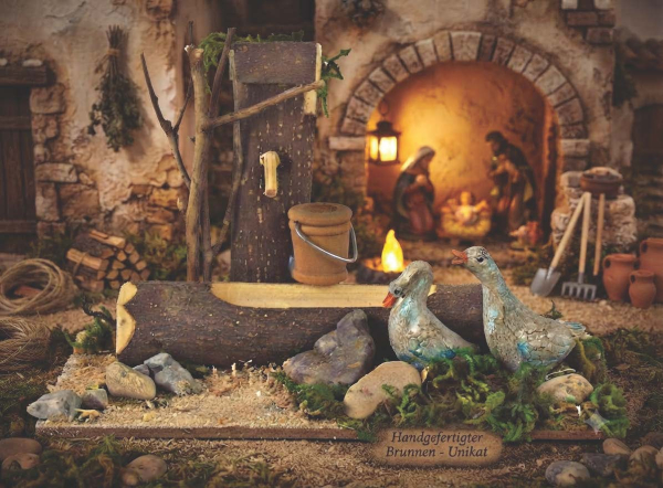 Liebevoller Krippenbrunnen mit Gänsen – Die perfekte Idylle für Ihre Weihnachtskrippe, ca. 14 x 8,5 x 9 cm