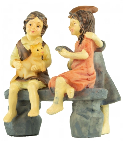 Handbemalte Krippenfigur Kinder auf einer Bank, ca. 7 cm, K 134-3