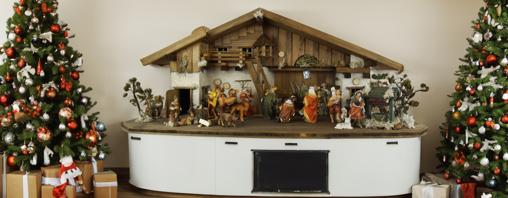 Stimmungsvolle Weihnachtskrippe Gotthard dunkel inkl. 24-tlg. Figurensatz K 002, Maße Krippe: ca. 90 x 40 x 40 cm