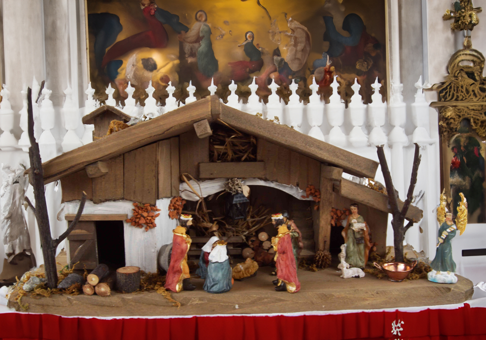 Schöne Weihnachtskrippe Königstein inkl. 11-tlg. Figurensatz K 111, Maße Krippe: ca. 33 x 11 x 13,5 cm