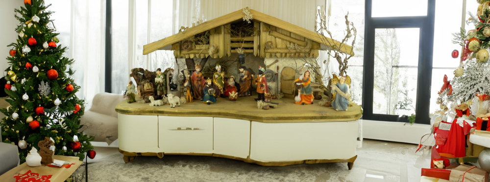 Detaillierte Weihnachtskrippe Thun inkl. 17-tlg. Figurensatz ETA 1, Maße Krippe: ca. 70 x 30 x 29 cm